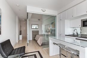 QuickStay - Chic in Yorkville (Yonge & Bloor)