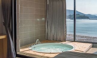 Arte Resort Spa & Pool Villa