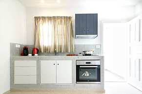 De_naxia Suites