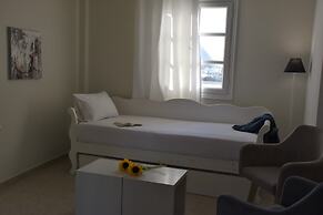 De_naxia Suites