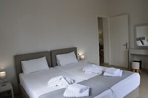 De_naxia Suites