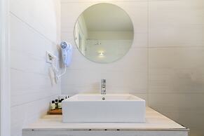 De_naxia Suites