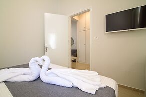 De_naxia Suites