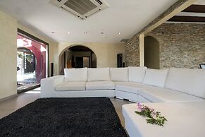 Villa Bouganvillea