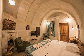 Charming Cave Hotel