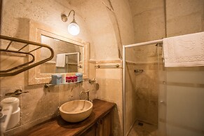 Charming Cave Hotel