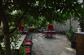 Rouista Tzoumerka Resort