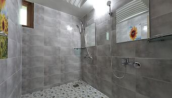Favian Guest House