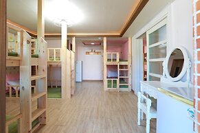 Favian Guest House