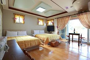 Favian Guest House