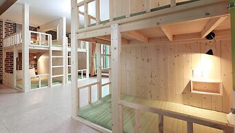 Favian Guest House