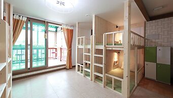 Favian Guest House