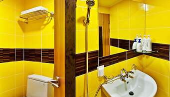 Favian Guest House