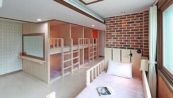 Favian Guest House