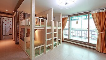 Favian Guest House
