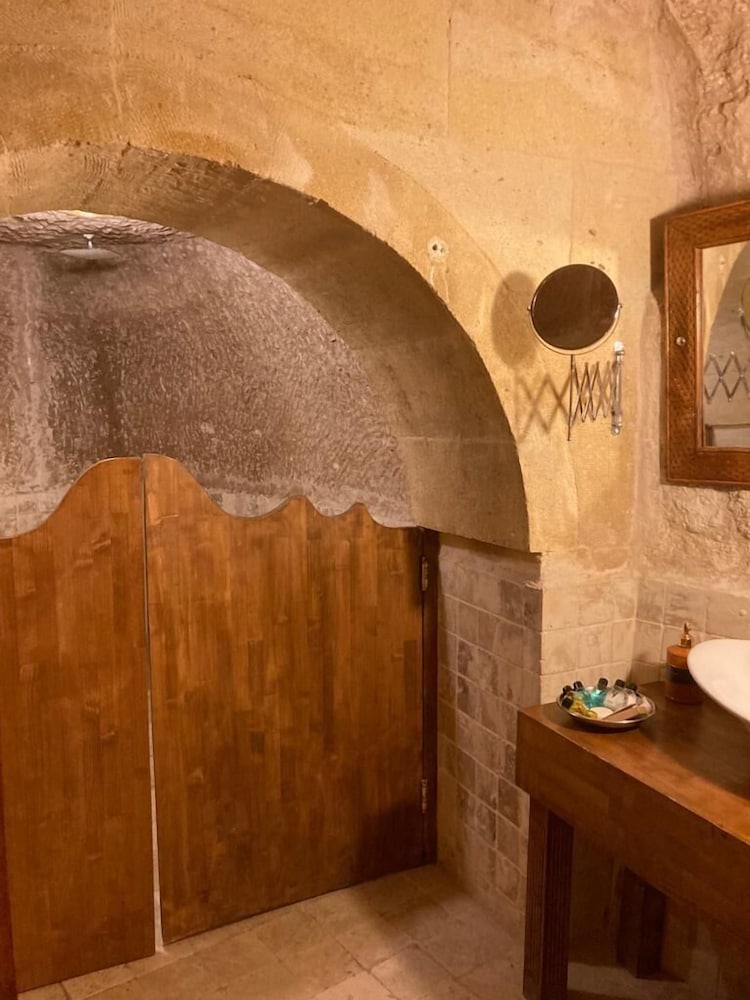 Monte Cappa Cave House