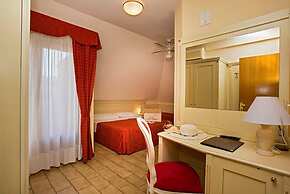 Hotel Lo Squalo