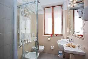 Hotel Lo Squalo