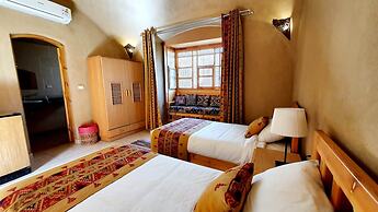 Embrace Hotel