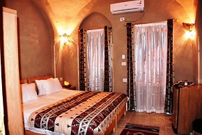 Embrace Hotel