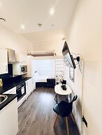 Fox House, Studio Apartments