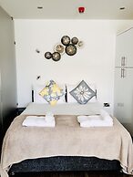 Fox House, Studio Apartments