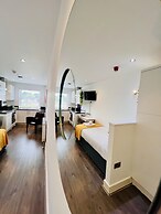 Fox House, Studio Apartments
