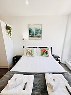 Fox House, Studio Apartments