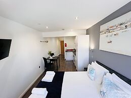 Fox House, Studio Apartments
