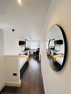 Fox House, Studio Apartments