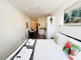Fox House, Studio Apartments