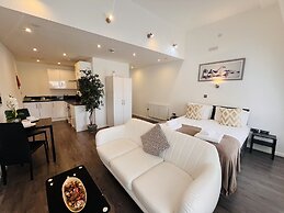 Fox House, Studio Apartments