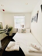 Fox House, Studio Apartments