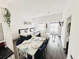 Fox House, Studio Apartments