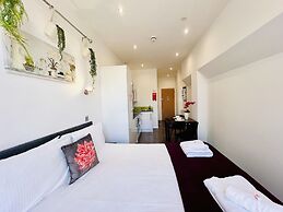 Fox House, Studio Apartments