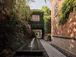 Capella Shanghai, Jian Ye Li
