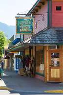 The Lodge at Arrow Lakes