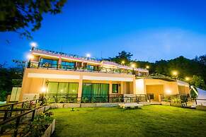 Hotel on Hilltop