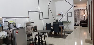 Fahaz Lumut Homestay