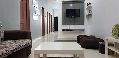 Fahaz Lumut Homestay