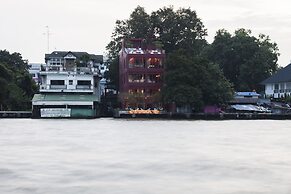 Amdaeng Bangkok Riverside Hotel