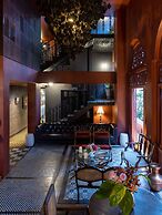 Amdaeng Bangkok Riverside Hotel