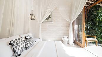 Villa Little Mannao by Villa Finder