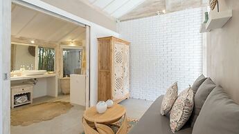 Villa Little Mannao by Villa Finder