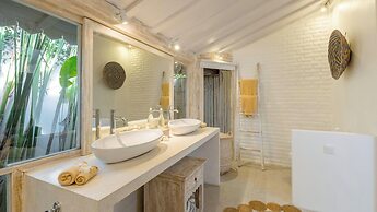 Villa Little Mannao by Villa Finder