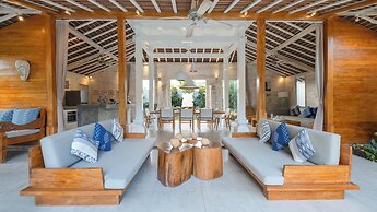 Villa Little Mannao by Villa Finder