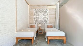 Villa Little Mannao by Villa Finder