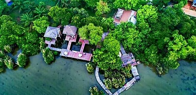 Lake House