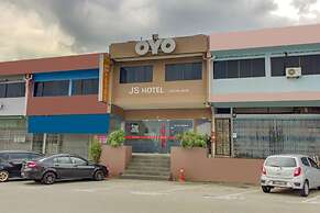 OYO 89985 Js Hotel