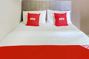 OYO 89985 Js Hotel